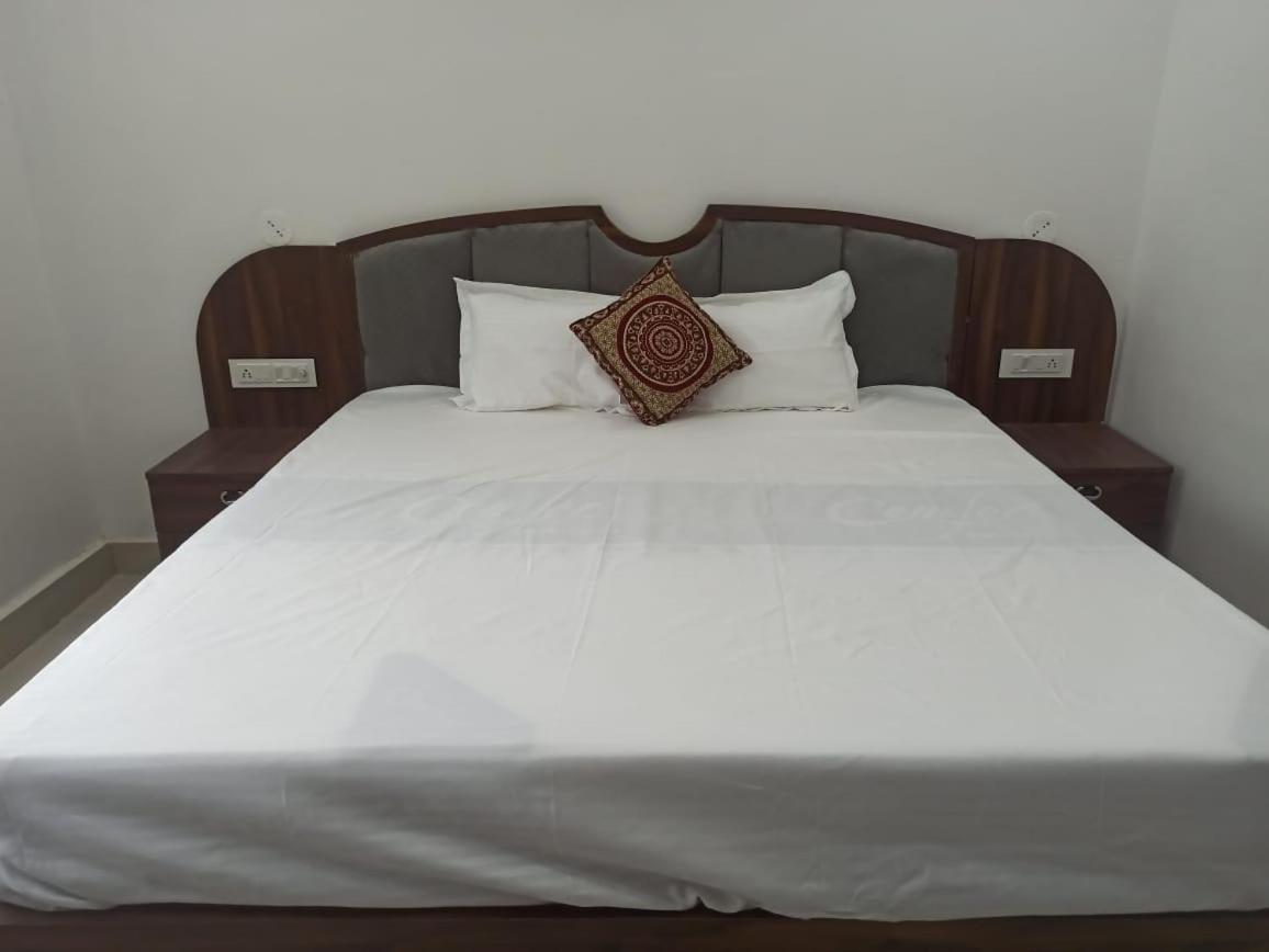 Abhiram Homestay 카주라호 외부 사진