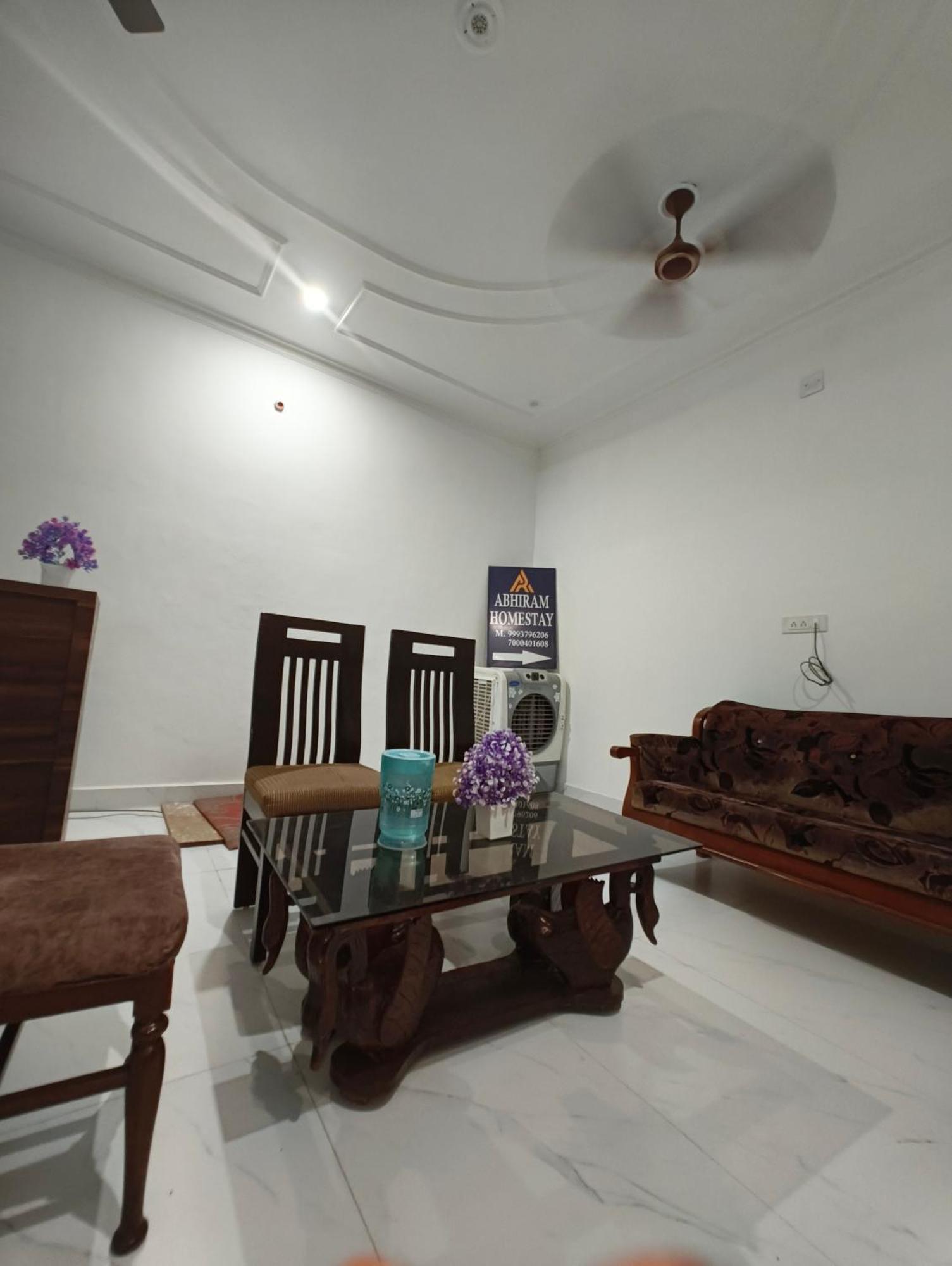 Abhiram Homestay 카주라호 외부 사진